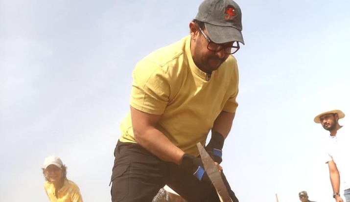Aamir Khan digs the ground with wife Kiran Rao and does Shramdaan on Labour Day and Maharashtra Day