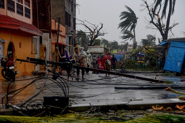 Cyclone Fani Impact: Terrifying Videos Show Destruction, Heavy Downpour ...