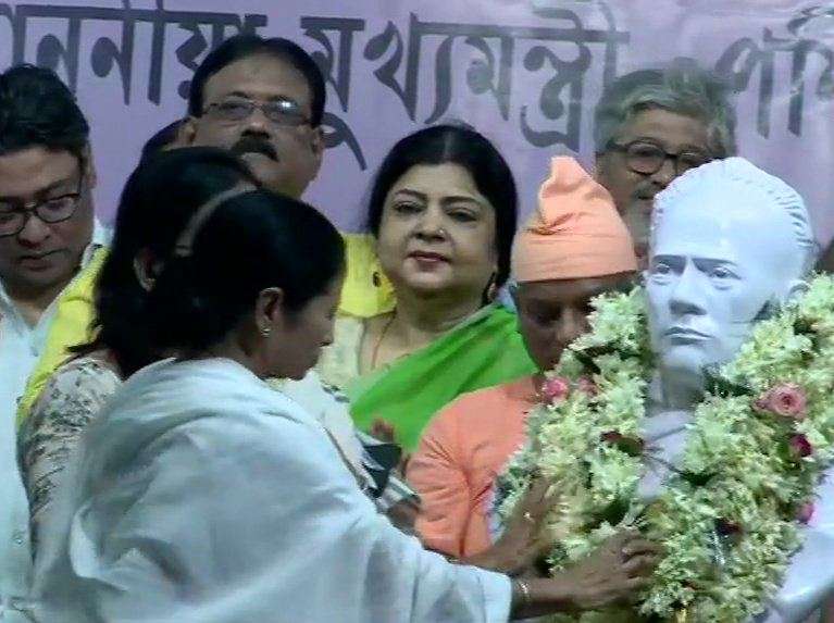 West Bengal CM Mamata Banerjee garlands bust of Ishwar Chandra Vidyasagar in Kolkata