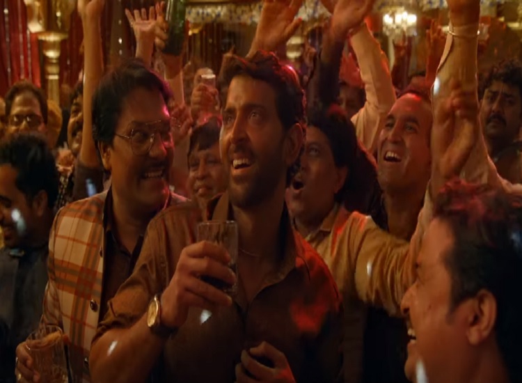 Super 30 song Paisa out: Hrithik Roshan as Anand Kumar explains the importance of money in this upbeat track