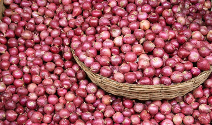 Centre begins storing onions to deal with shortage