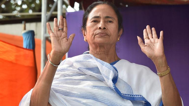 Mamata Banerjee blinks, invites agitating doctors again to meet her today