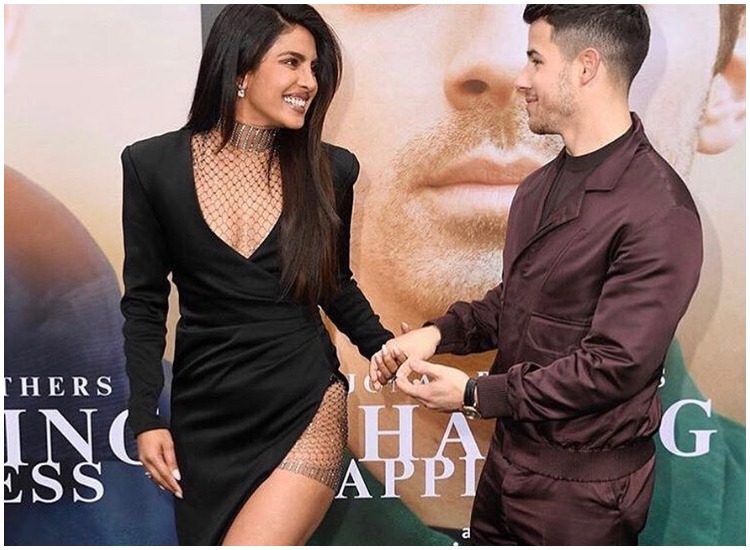 Disgusting ladies grow up: A fan throws black bra at Nick Jonas; Priyanka  Chopra gets teary-eyed [Watch] - IBTimes India