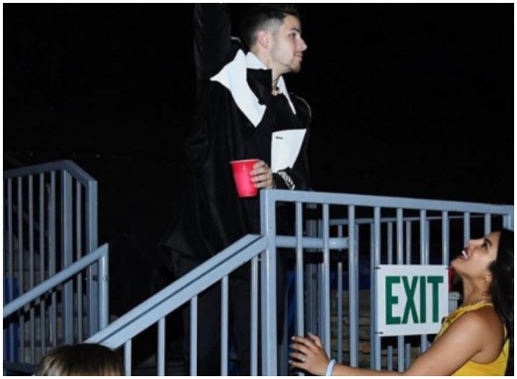 Priyanka Chopra's Romeo Juliet moment with husband Nick Jonas is too cute to be missed, see pics