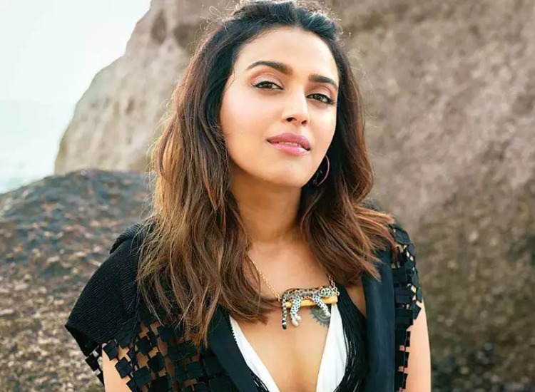 Swara Bhasker trolled for tweeting late about Aligarh toddler murder, Twitter ask ‘no placards this time?’