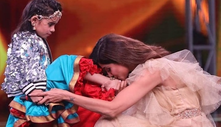 Super Dancer Chapter 3 Winner Shilpa Shetty Kisses Rupsa Batabyal S Feet And Calls Her Dance