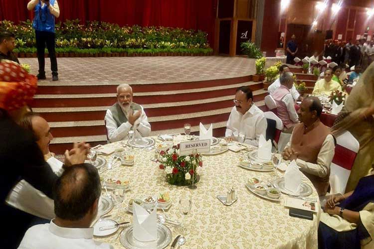 Congress MPs Ghulam Nabi Azad, Shashi Tharoor, Karti Chidambaram attend PM Modi's dinner