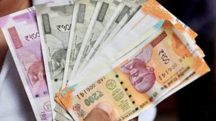 Rupee Slips 4 Paise Against Us Dollar In Early Trade India News India Tv