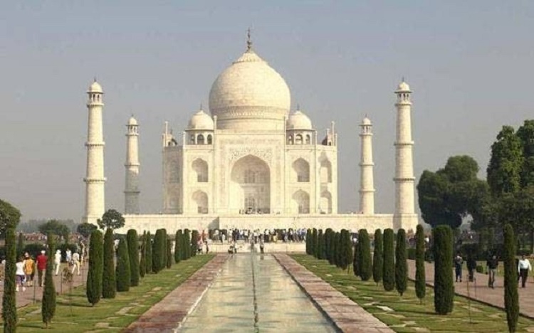 Taj Mahal's cleanliness hit as safai karamcharis go on strike