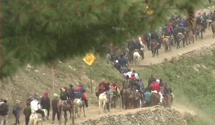 Over 1.90 lakh pilgrims performed the ongoing Amarnath Yatra in 15 days as another batch of 3,967 yatris left Jammu for the Valley on Tuesday.