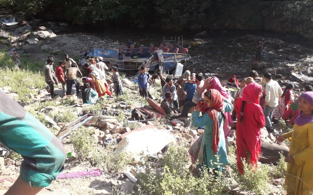 Jammu And Kashmir: Bus Skids Off Road, Falls Into 150-meter Deep Gorge ...