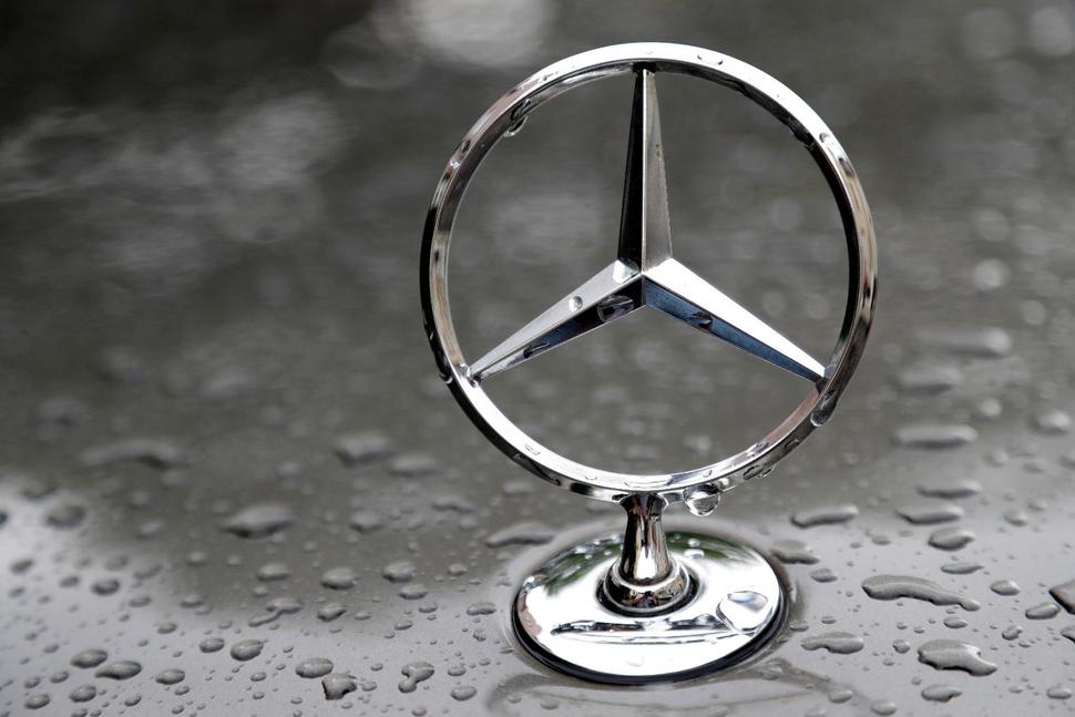 German Auto Giant Mercedes Benz Targeting 25 Per Cent Sales Online By 25 Cars News India Tv