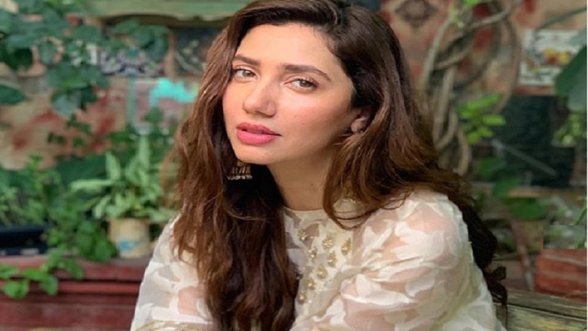 Mahira Khan gets slammed by senior actor over age and profession ...