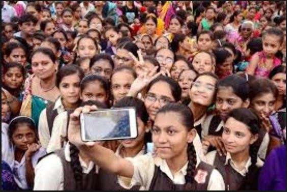 Teachers take selfies to mark attendance in UP schools – India TV