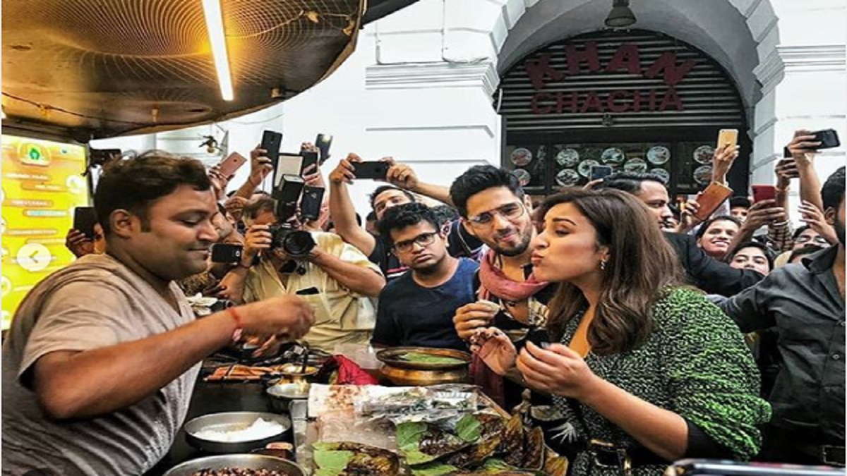 Jabariya Jodi: Parineeti Chopra and Sidharth Malhotra try famous fire paan in Delhi and this happened next