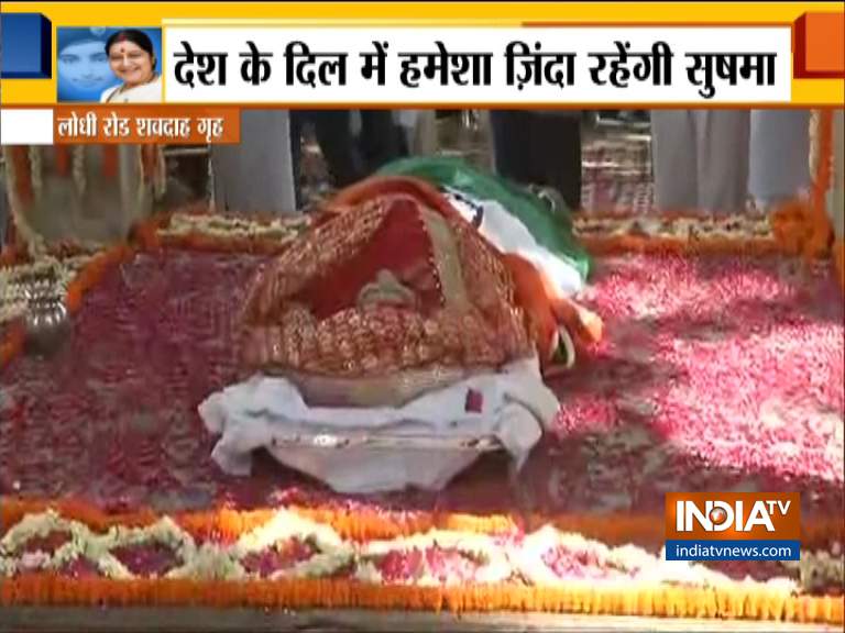 Sushma Swaraj cremated with full state honours | THE UNFATEFUL DAY in ...