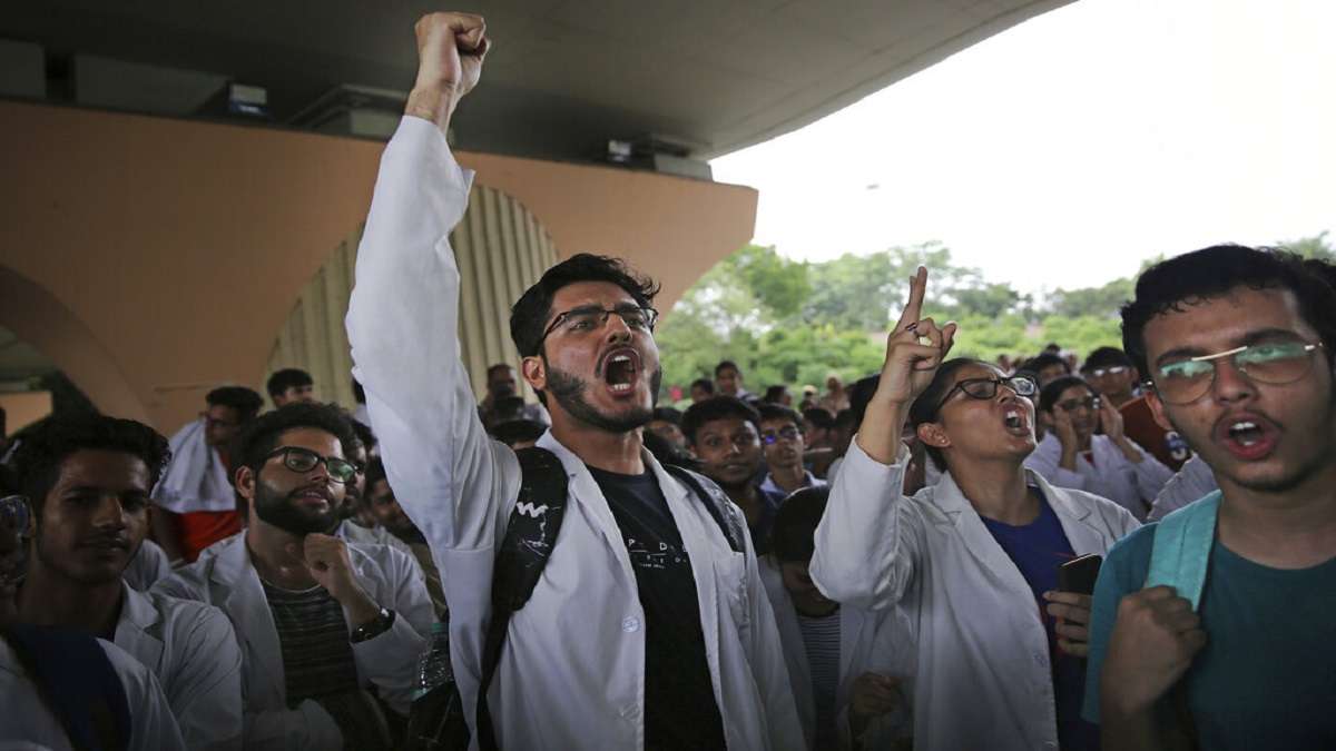 4500 resident doctors to go on indefinite strike from Wednesday against Medical bill in Maharashtra&nbsp;