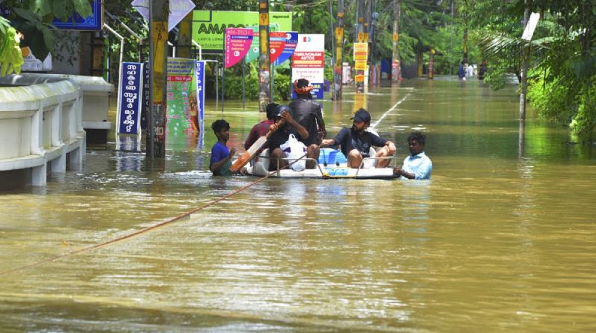 Kerala rains: 28 dead, 64,000 in 738 relief camps | Highlights and roundup  | India News – India TV