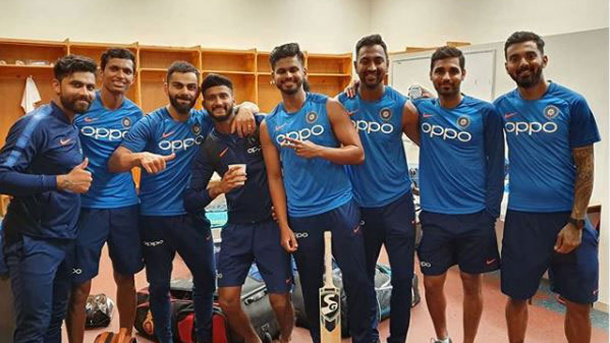 Rohit Sharma missing from Virat Kohli's 'squad' pic, fans wonder why