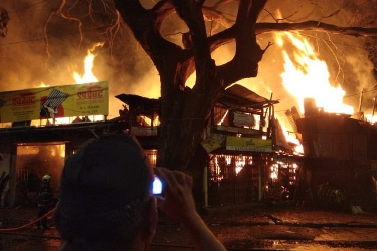 Massive fire breaks out at timber yard in Byculla