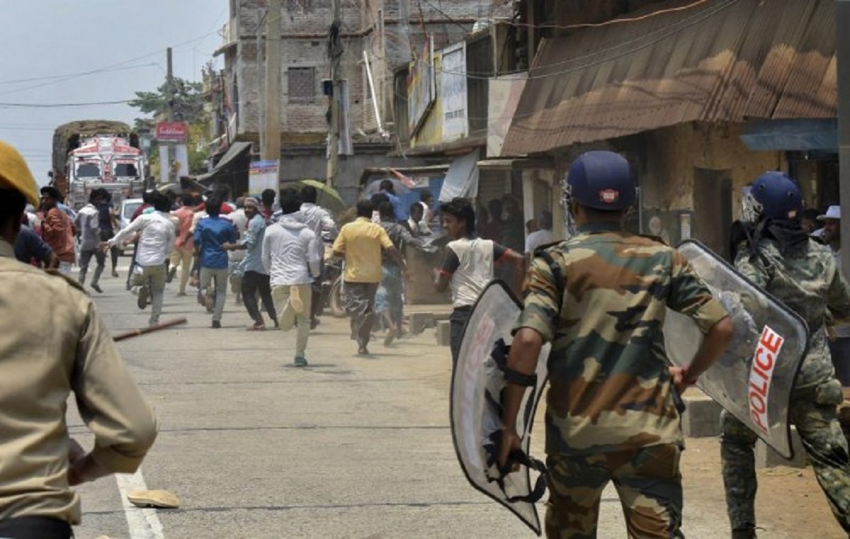 24, including 9 policemen injured in Jaipur communal clashes; mobile internet services suspended