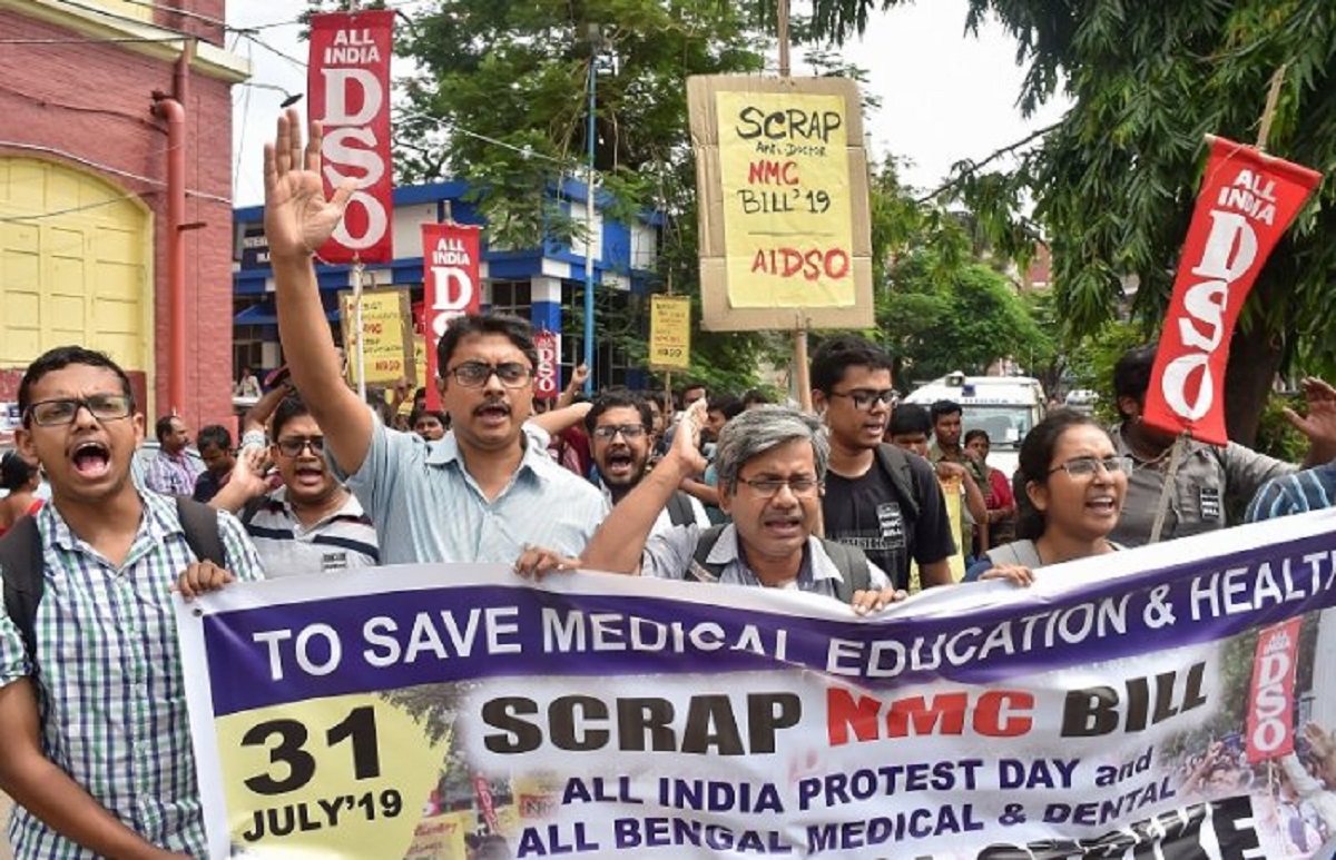 AIIMS, Safdarjung doctors call off strike as Health Minister assures of addressing NMC Bill concerns