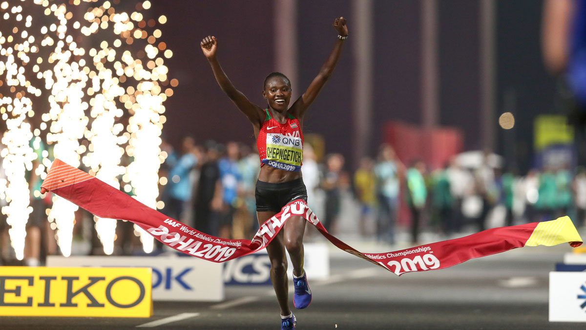 World Athletics Championships: Kenya's Ruth Chepngetich defies heat to win marathon gold