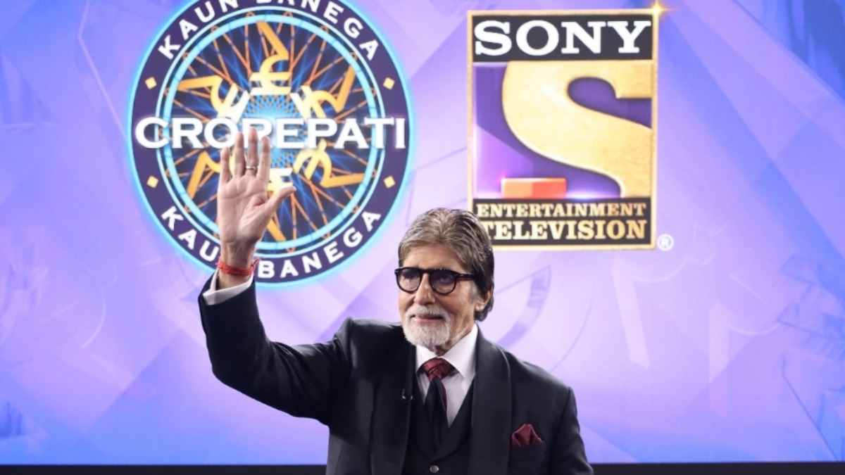 Amitabh Bachchan's bus rides with good looking college-going girls