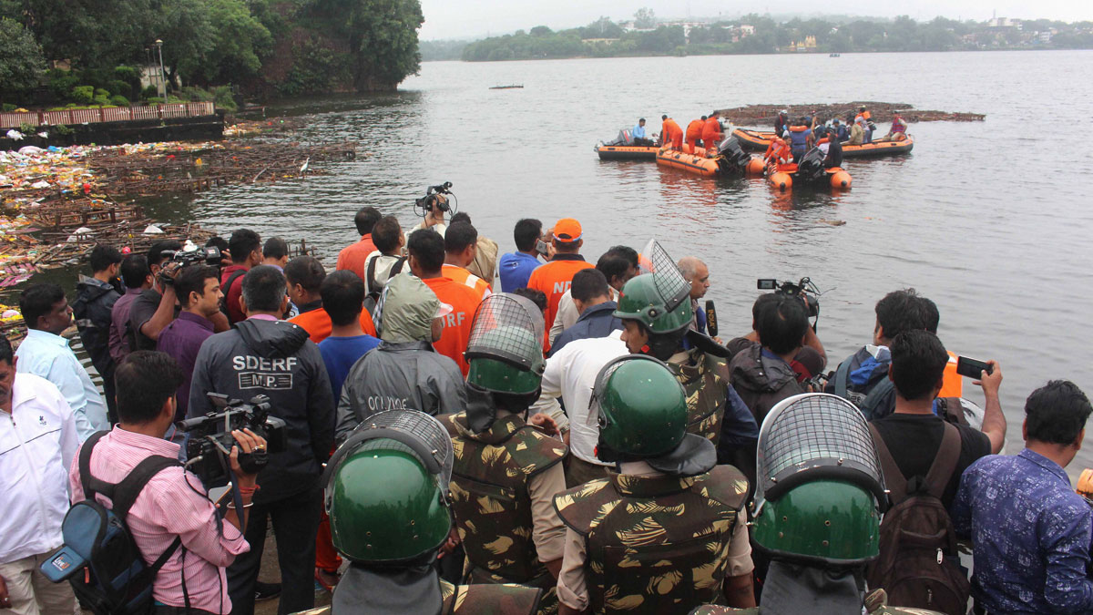 Tragedy during Ganesh Visharjan in Bhopal, 11 dead as boat capsizes