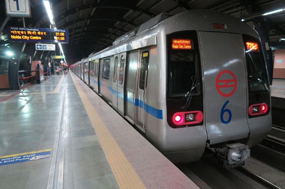 Man jumps to death in front of metro train, Blue Line services briefly disrupted