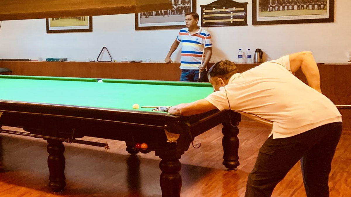 MS Dhoni enjoys game of billiards at JSCA stadium