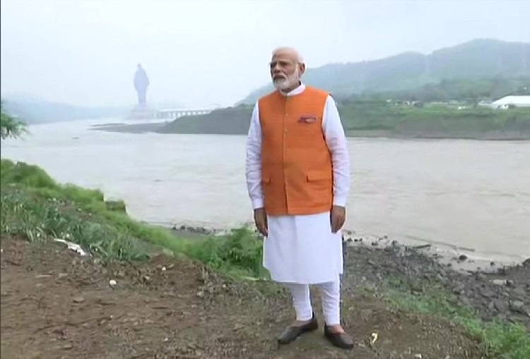 Birthday boy Modi visits Statue of Unity in home state