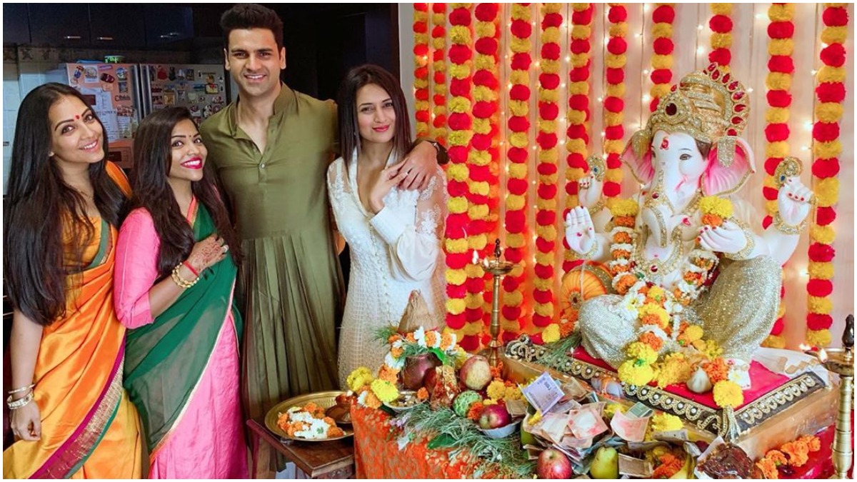Divyanka Tripathi celebrates Ganesh Chaturthi with husband Vivek Dahiya and friends, see pics&nbsp;