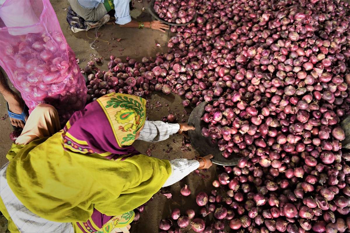 Group of women fight over onions in Uttar Pradesh's Amroha, 5 hospitalised