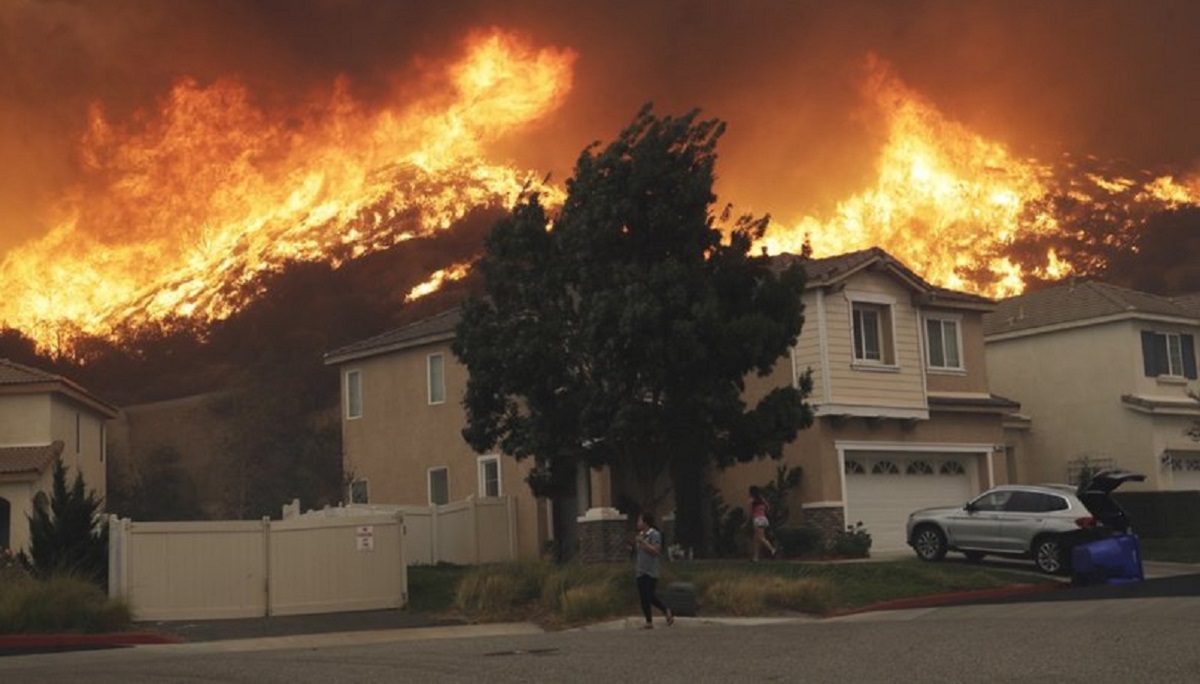 Villas destroyed, celebs flee as Los Angeles wildfire sweeps through star-studded hills