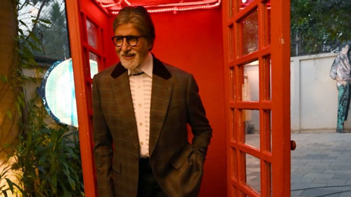 Amitabh Bachchan's fan in Udaipur celebrate his 77th birthday with 77-feet tall cake