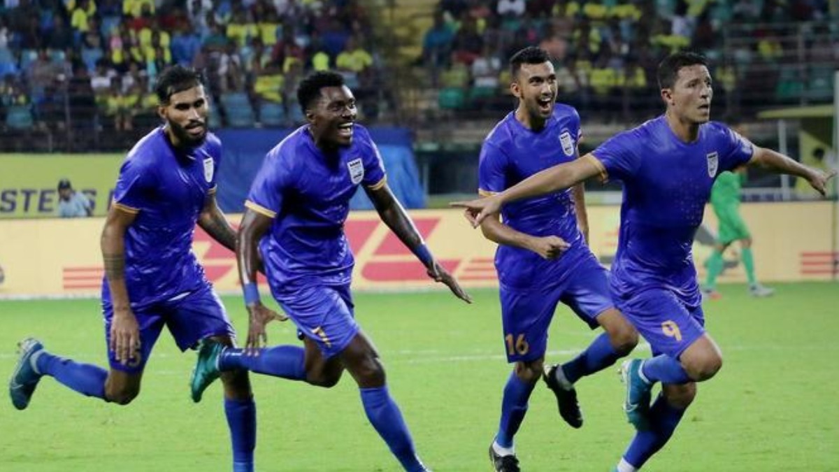 ISL: Mumbai City stun Kerala Blasters with late strike | Soccer News ...