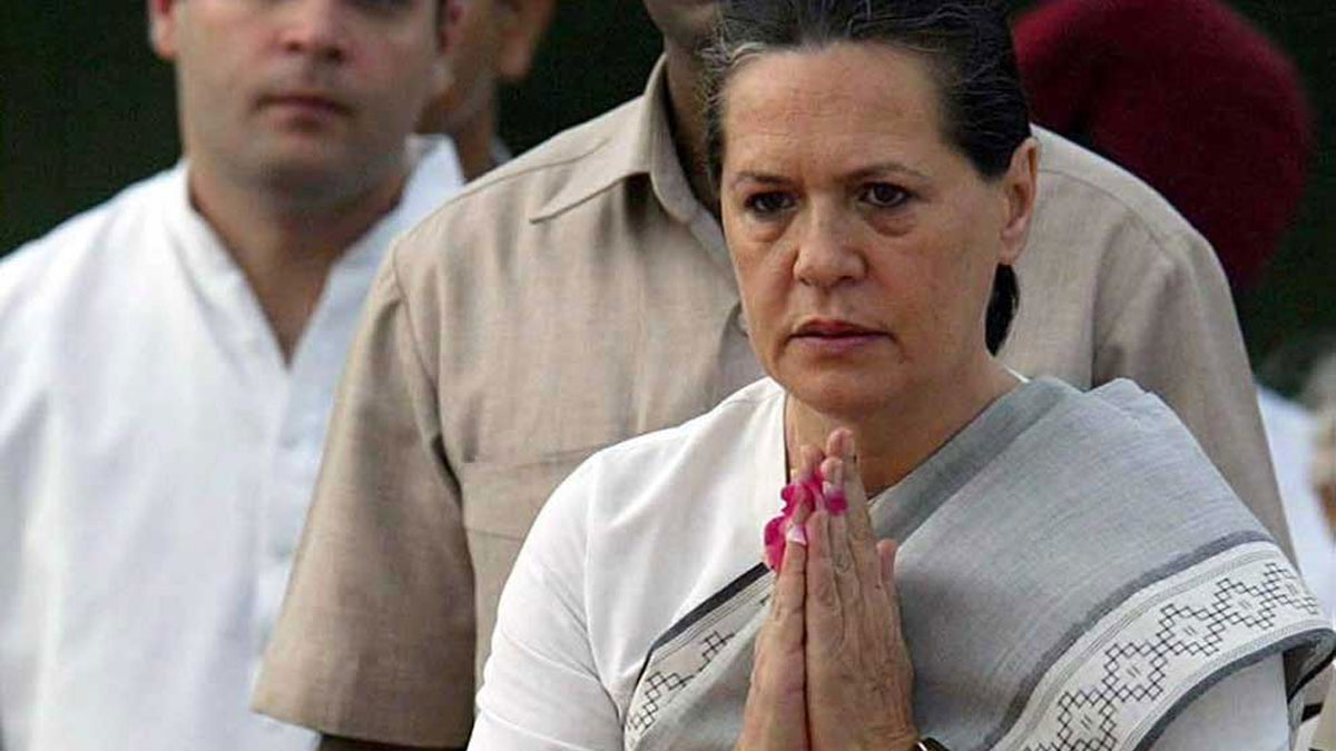 Sonia Gandhi meets D K Shivakumar in Tihar jail