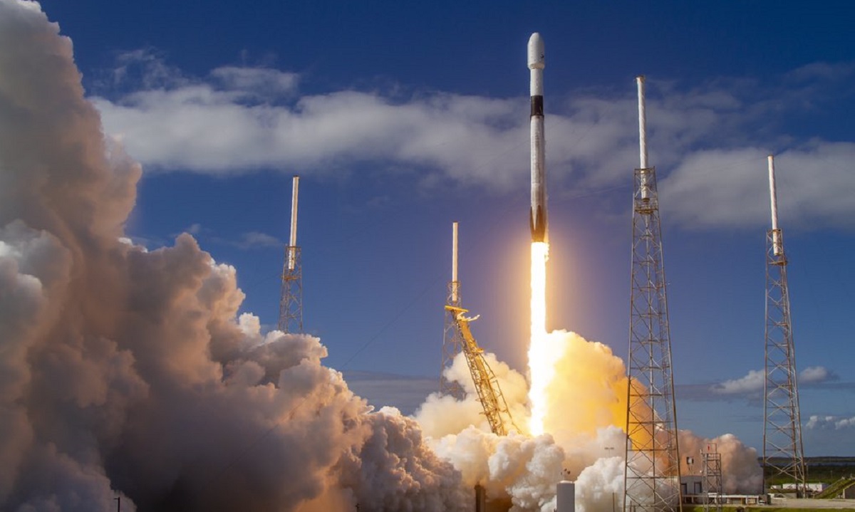 SpaceX launches 60 mini satellites for cheaper global Internet