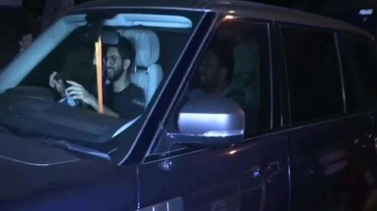 Aaditya Thackeray holds late night meet with Shiv Sena MLAs at Mumbai hotel