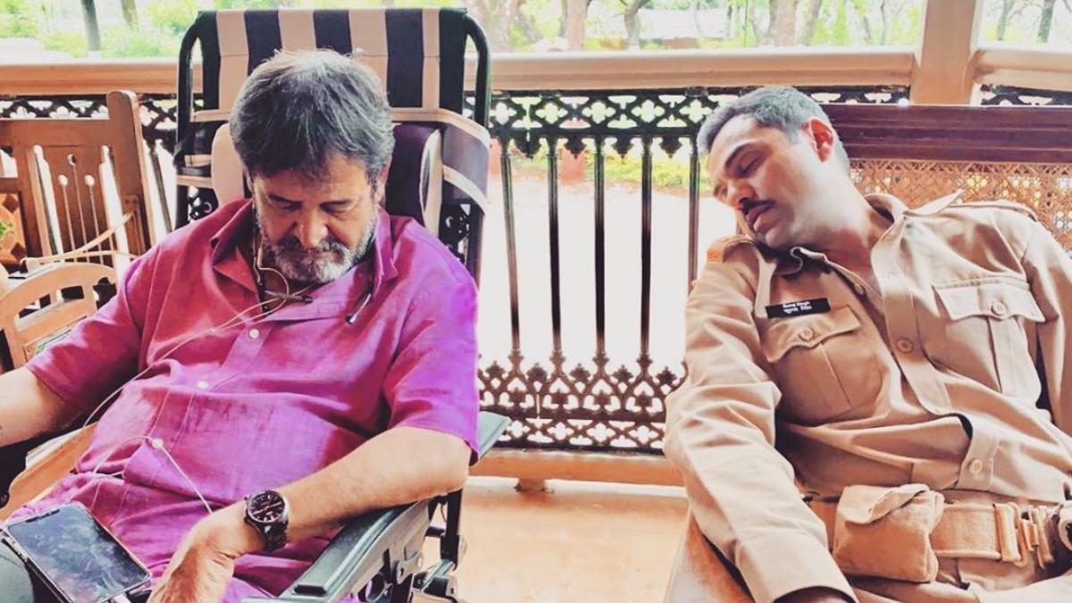 Abhay Deol and Mahesh Manjrekar were seen napping on the set of their upcoming web series for Hotstar
