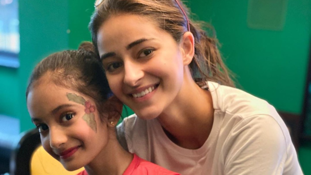 Ananya Panday turns makeup artist for Farah Khan’s daughters Anya and Diva. Watch viral video