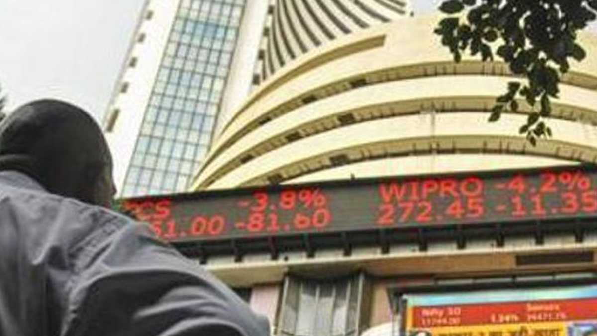 Market starts on a cautious note amid weak global cues