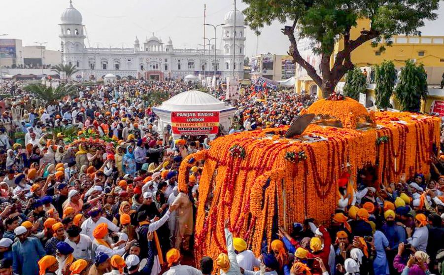 Ik Onkar: Devotees flock to Gurdwaras on Gurupurab across India & Pakistan | Photos | India News – India TV