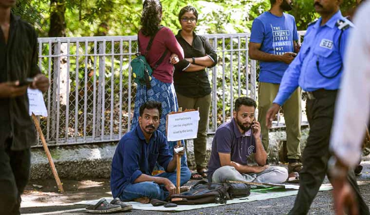 Fathima Latheef Suicide: Two IIT-Madras students call off fast, management assures to meet demands