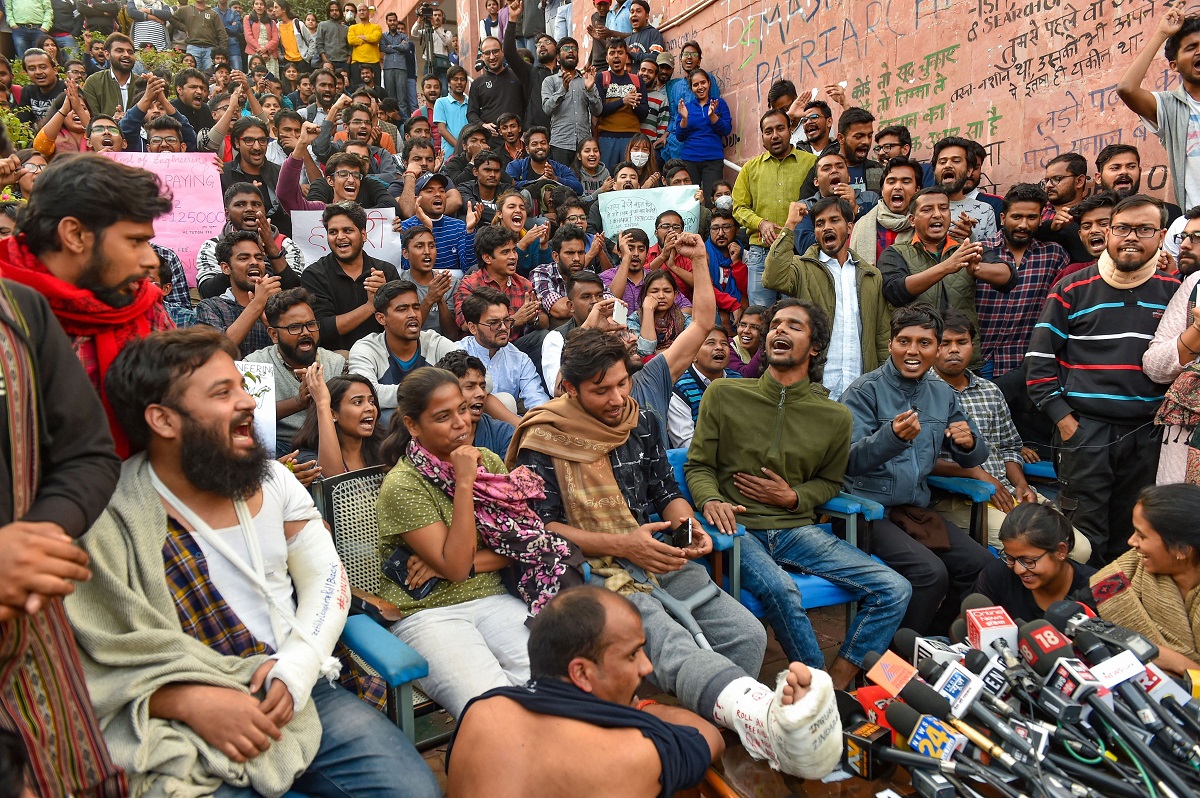 JNU Protest: Students Accuse Police Of Groping Women, Manhandling ...