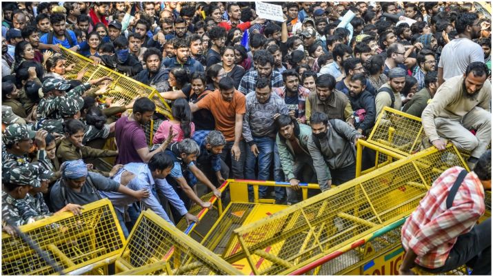 Delhi Police denies using force against protesting JNU students