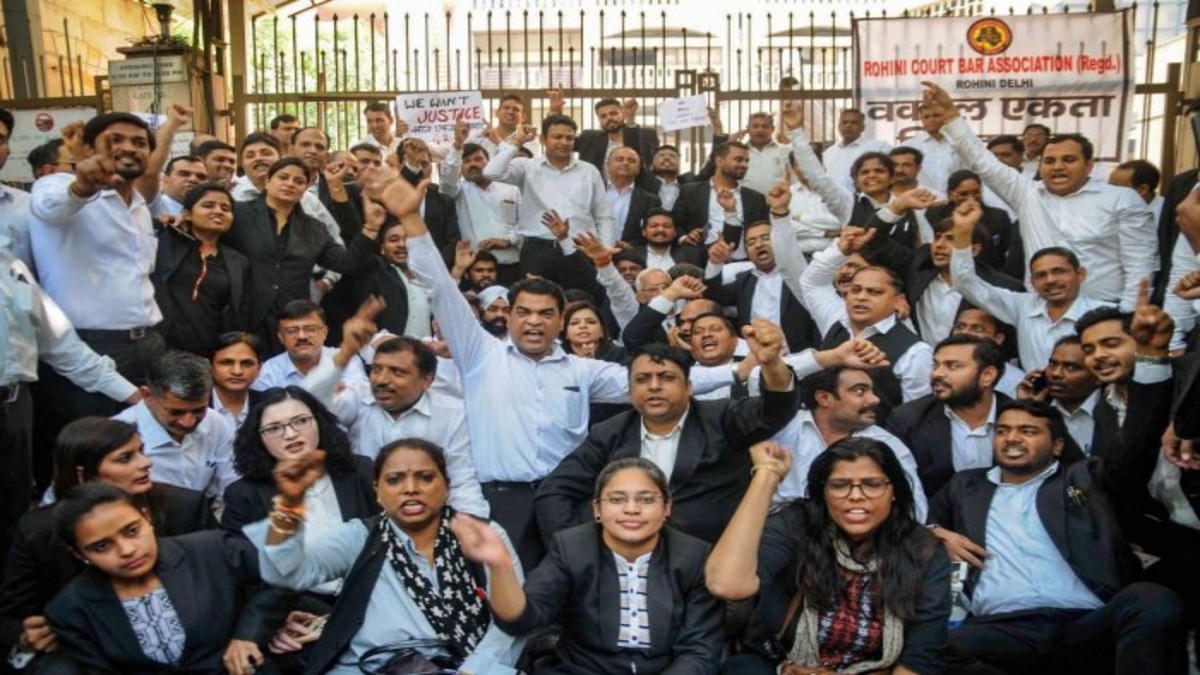 Lawyers Continue To Boycott Work In Delhi District Courts – India TV