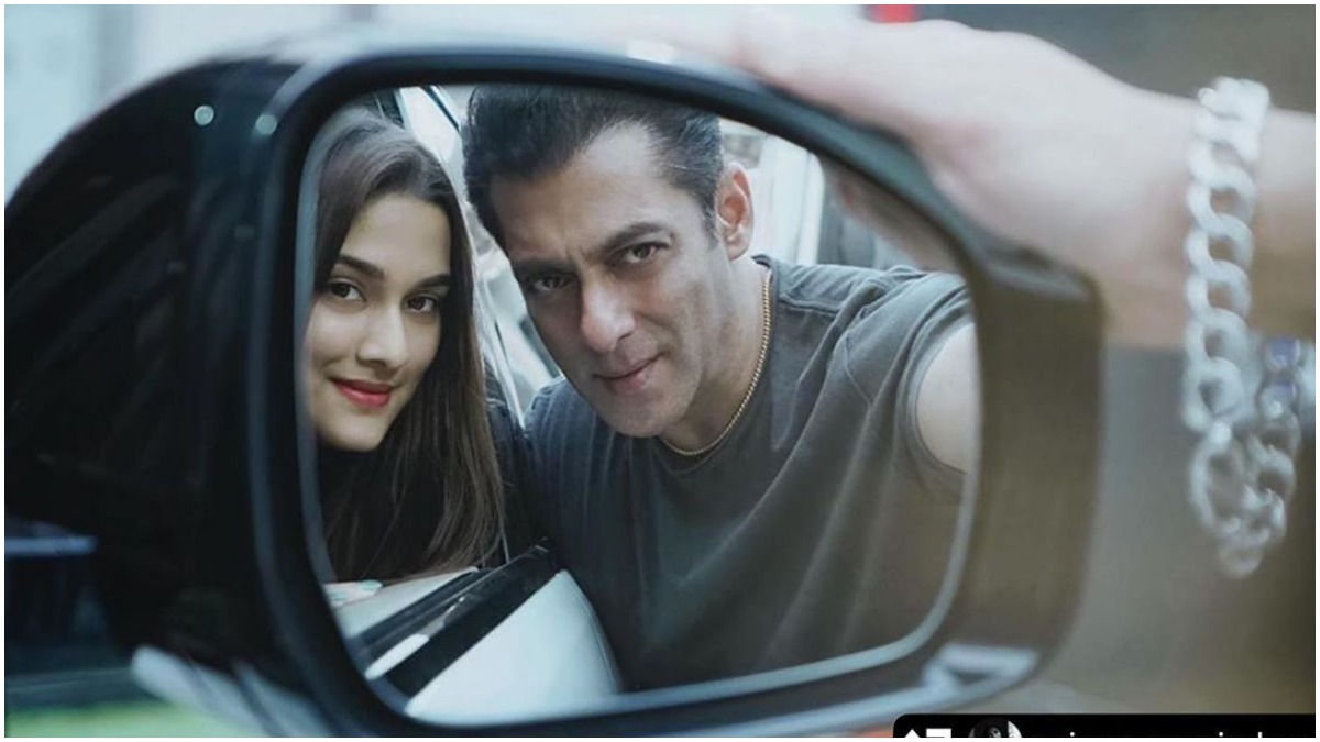 Salman Khan Shares Rare Rearview Selfie With Dabangg 3 Co Star Saiee Manjrekar India Tv 