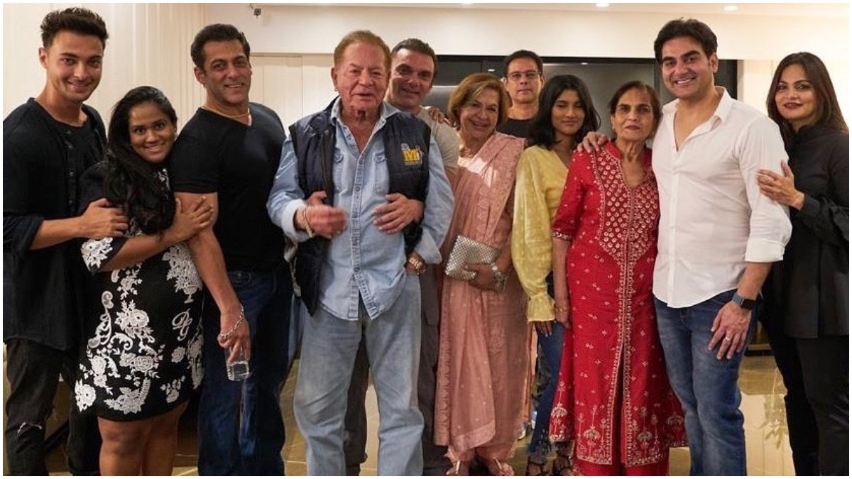 Salman Khan's family picture with father Salim, Arpita and others will give  you Hum Saath Saath Hain feel | Celebrities News – India TV